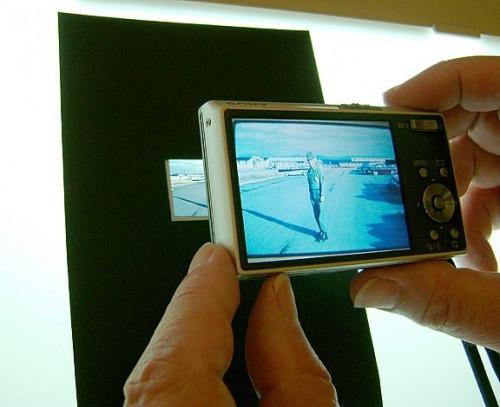 Cómo convertir transparencias en imágenes digitales sin un escáner