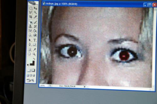 Cómo reducir los ojos rojos El uso de Photoshop