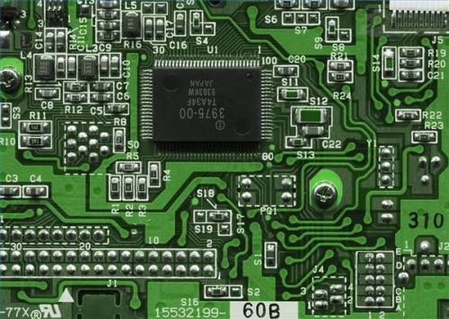 ¿Cómo funciona una placa de circuito impreso?
