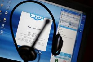 ¿Se puede utilizar Skype para hablar de PC a PC cuando la otra persona utiliza Yahoo Messenger?